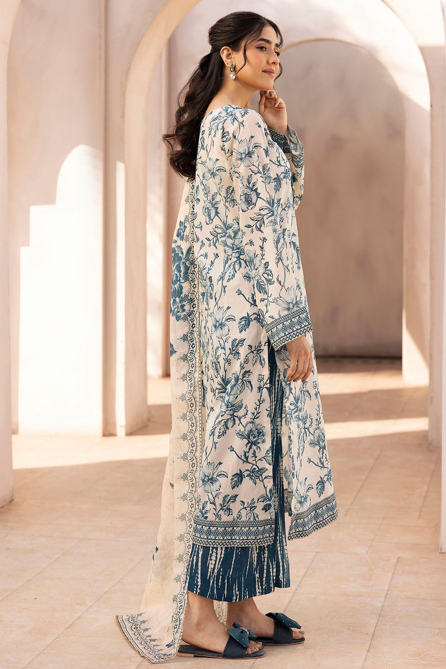 Motifz Rang Vol-04 Printed Lawn Unstitched 3Pc Suit 5518-GEMMA