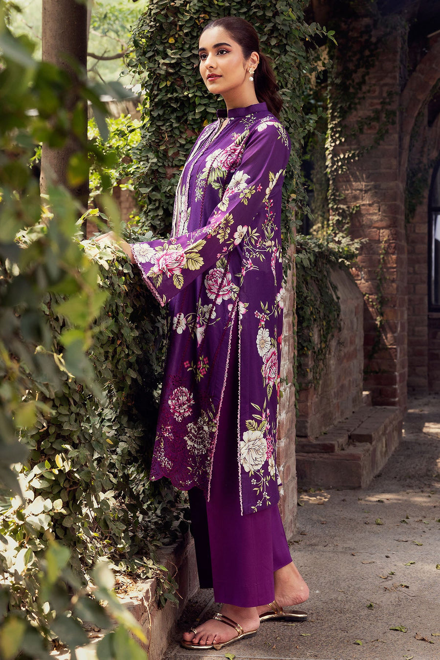 Motifz Umang Premium Embroidered Lawn Unstitched 3Pc Suit 5564-GRETA