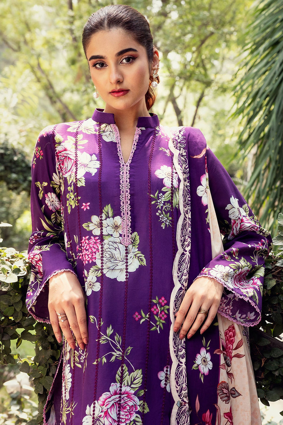 Motifz Umang Premium Embroidered Lawn Unstitched 3Pc Suit 5564-GRETA