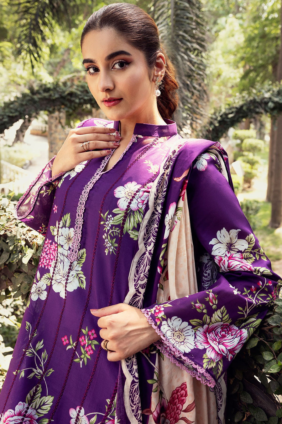 Motifz Umang Premium Embroidered Lawn Unstitched 3Pc Suit 5564-GRETA