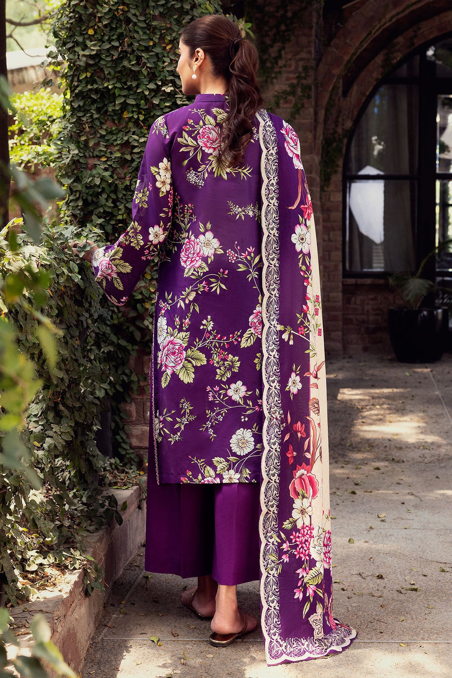 Motifz Umang Premium Embroidered Lawn Unstitched 3Pc Suit 5564-GRETA