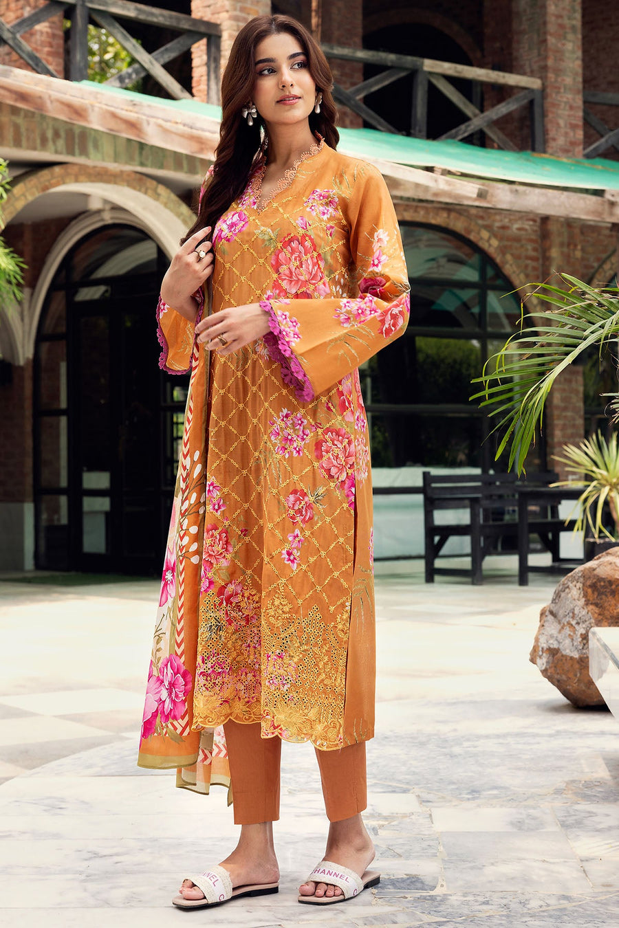 Motifz Umang Premium Embroidered Lawn Unstitched 3Pc Suit 5566-DHALIA