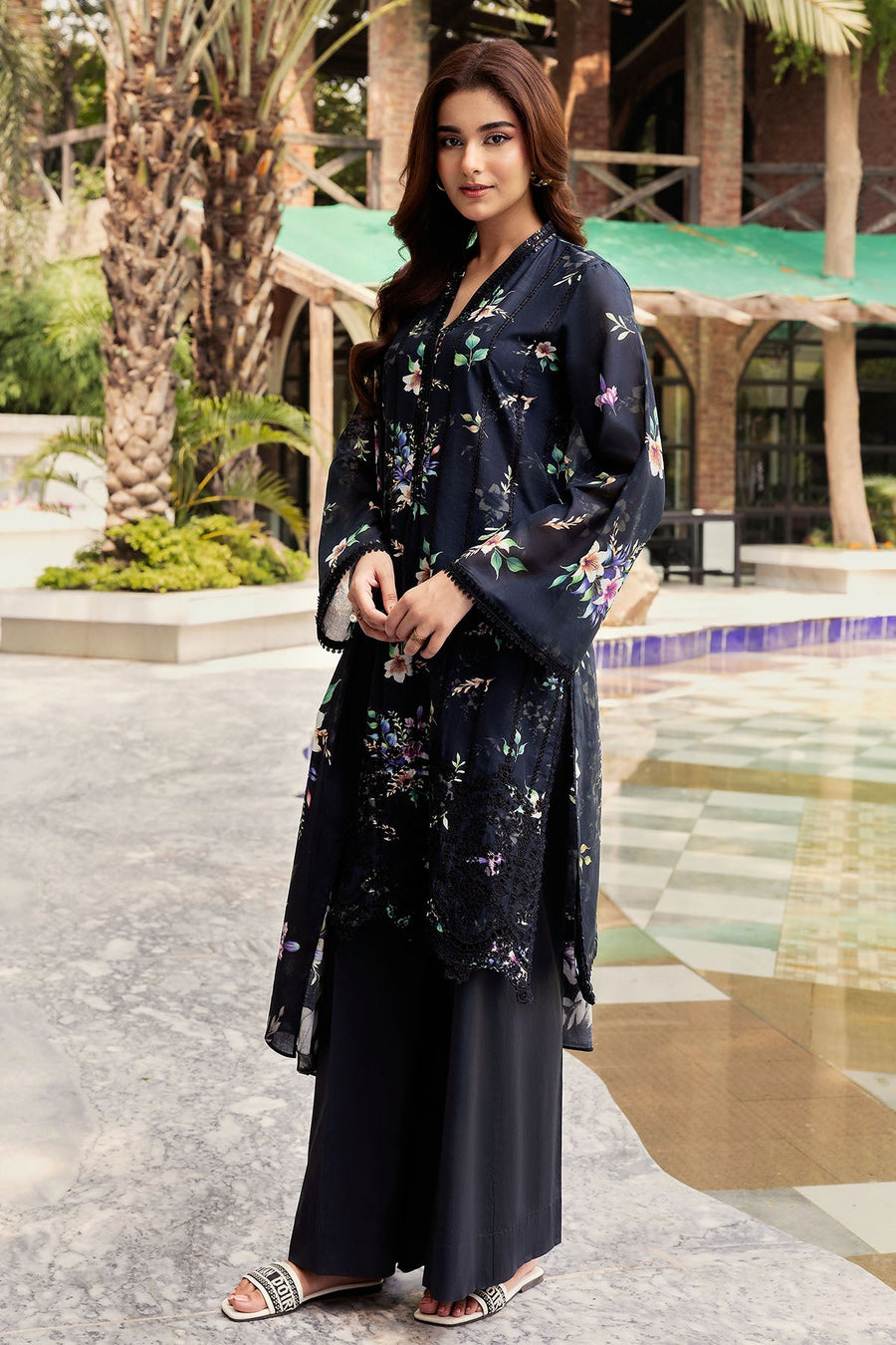Motifz Umang Premium Embroidered Lawn Unstitched 3Pc Suit 5571-GISELLE
