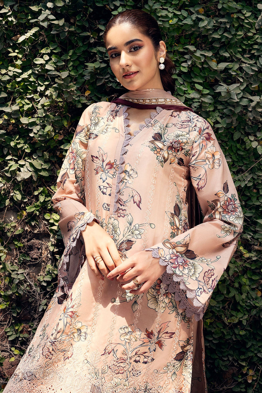 Motifz Umang Premium Embroidered Lawn Unstitched 3Pc Suit 5573-EZRA