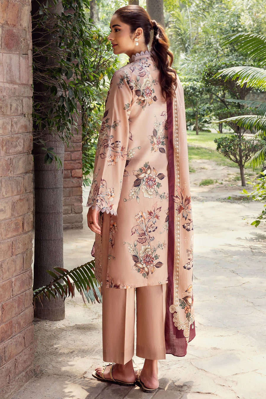Motifz Umang Premium Embroidered Lawn Unstitched 3Pc Suit 5573-EZRA