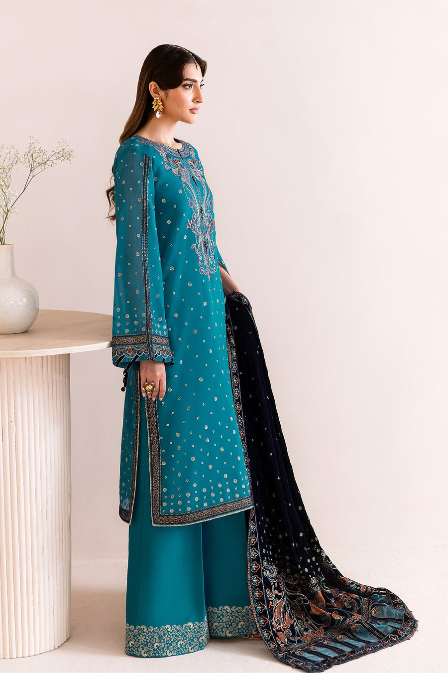 Alizeh Fashion Makhmal Embroidered Velvet Unstitched 3Pc Suit AF-VLT-2225-Nelofer
