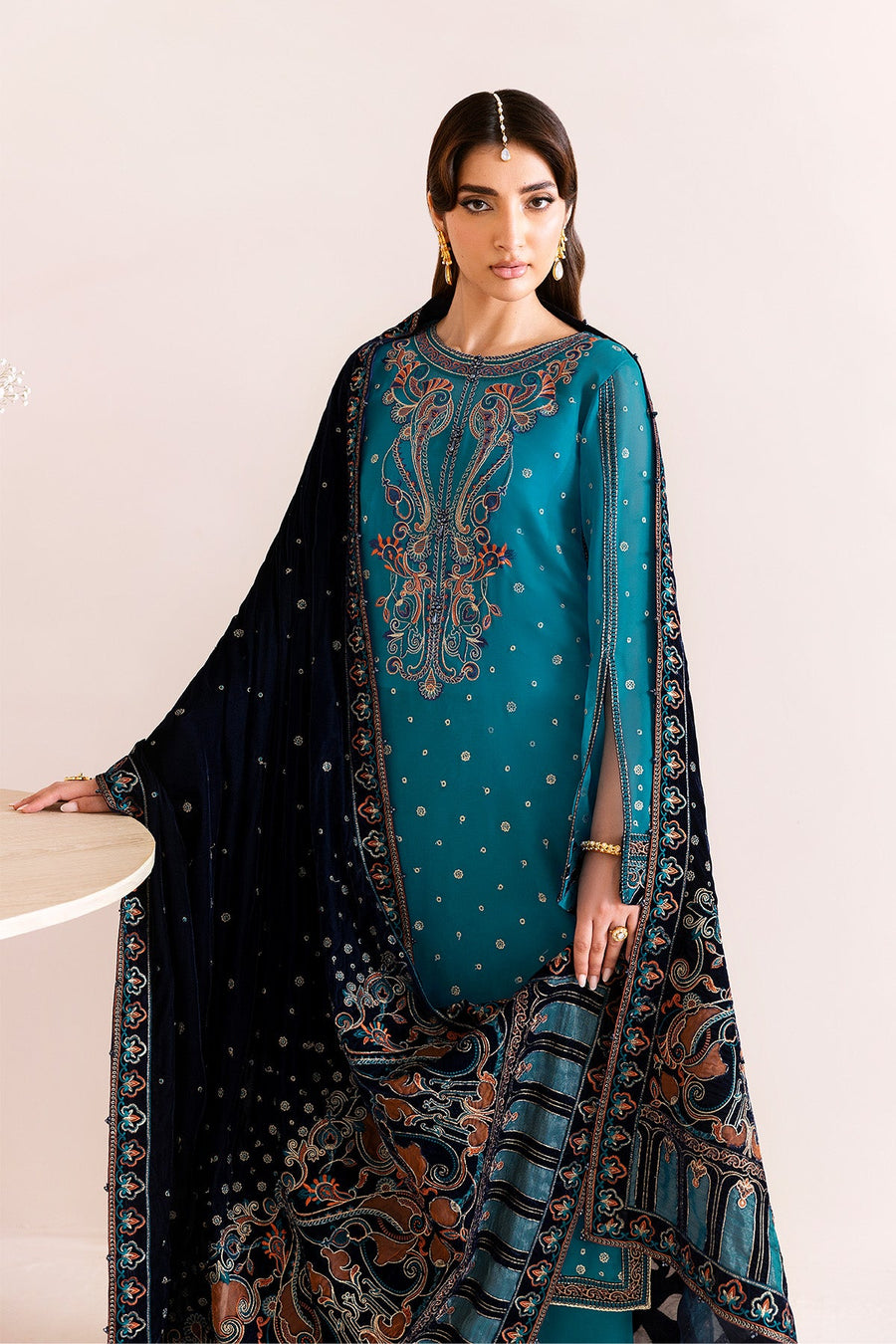 Alizeh Fashion Makhmal Embroidered Velvet Unstitched 3Pc Suit AF-VLT-2225-Nelofer