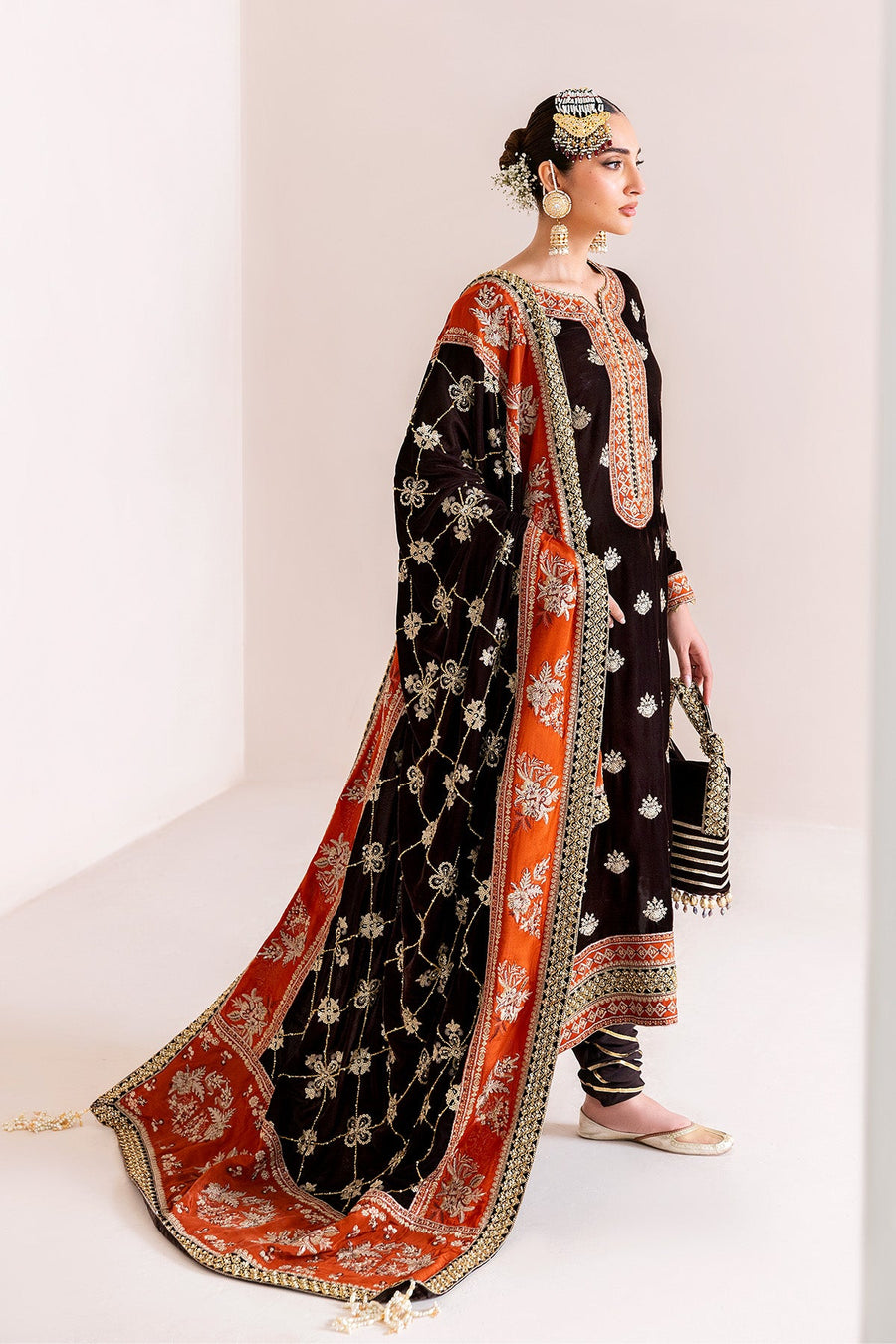 Alizeh Fashion Makhmal Embroidered Velvet Unstitched 3Pc Suit AF-VLT-2224-Sabaat