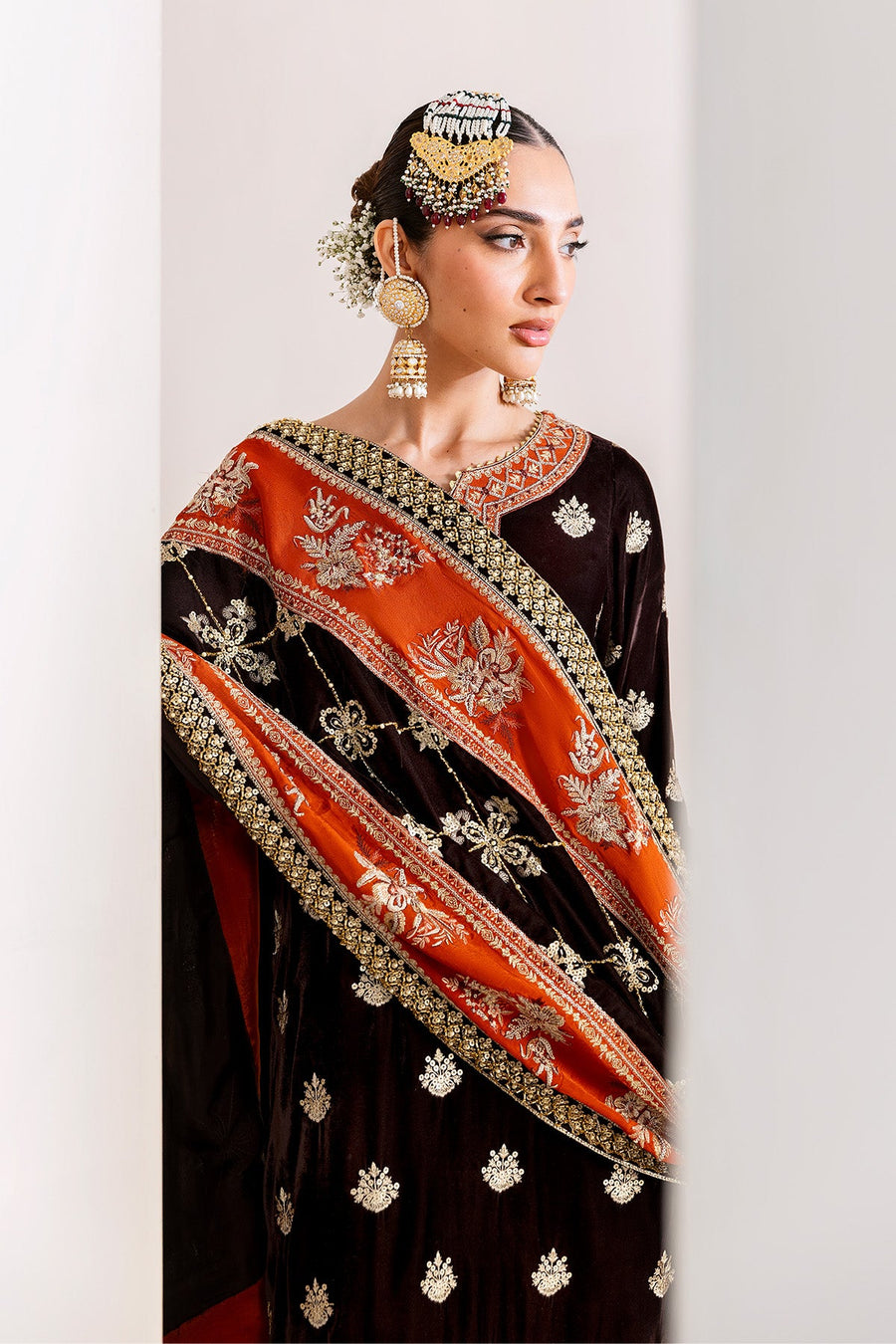 Alizeh Fashion Makhmal Embroidered Velvet Unstitched 3Pc Suit AF-VLT-2224-Sabaat