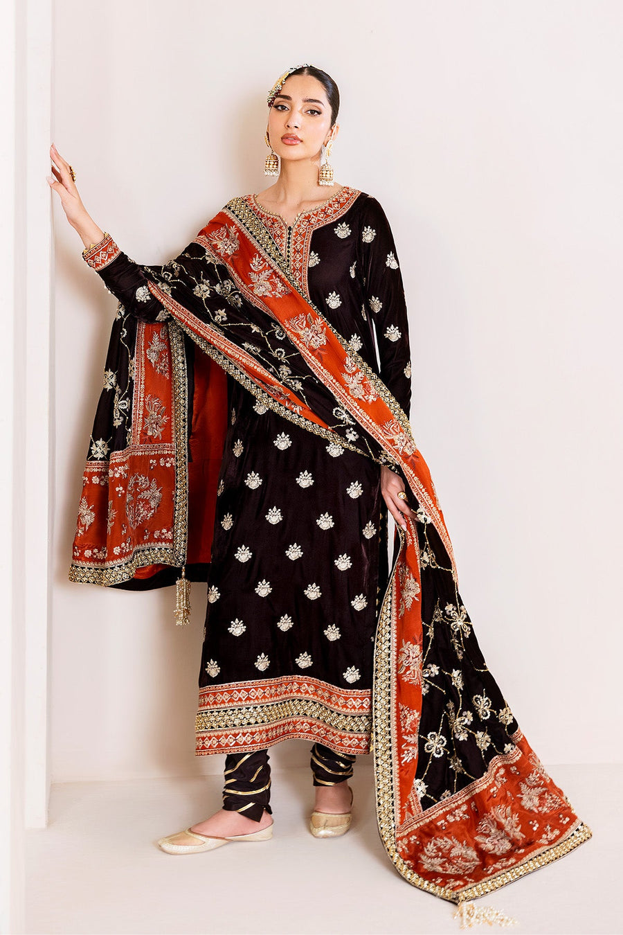 Alizeh Fashion Makhmal Embroidered Velvet Unstitched 3Pc Suit AF-VLT-2224-Sabaat