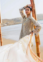 Pur Shokh wearing this beautiful Digital Printed Pure Tissue Silk Dupatta ELAF 'HAI KUCH' Festive Lawn 2024 Collection.