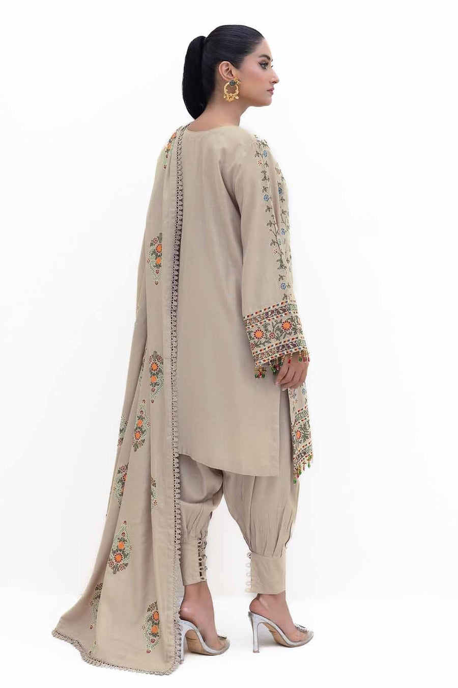 Gul Ahmed Winter Embroidered Acrylic Unstitched 3Pc Suit AP-42007