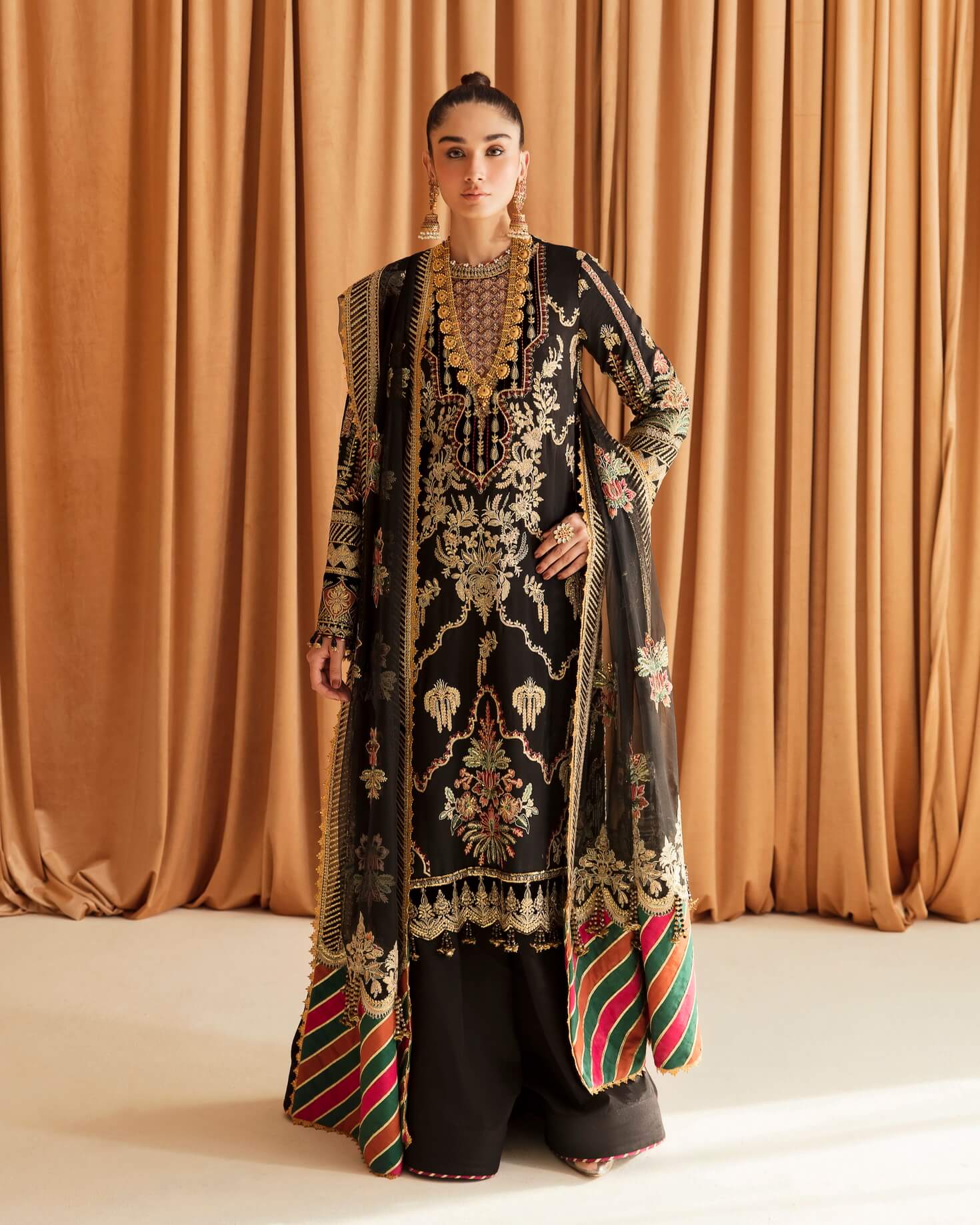 Ayzel by Afrozeh Fleur De Lis Luxury Chiffon Unstitched 3Pc Suit AZ-V4 Ayzel by Afrozeh Fleur De Lis Luxury Chiffon Unstitched 3Pc Suit AZ-V4