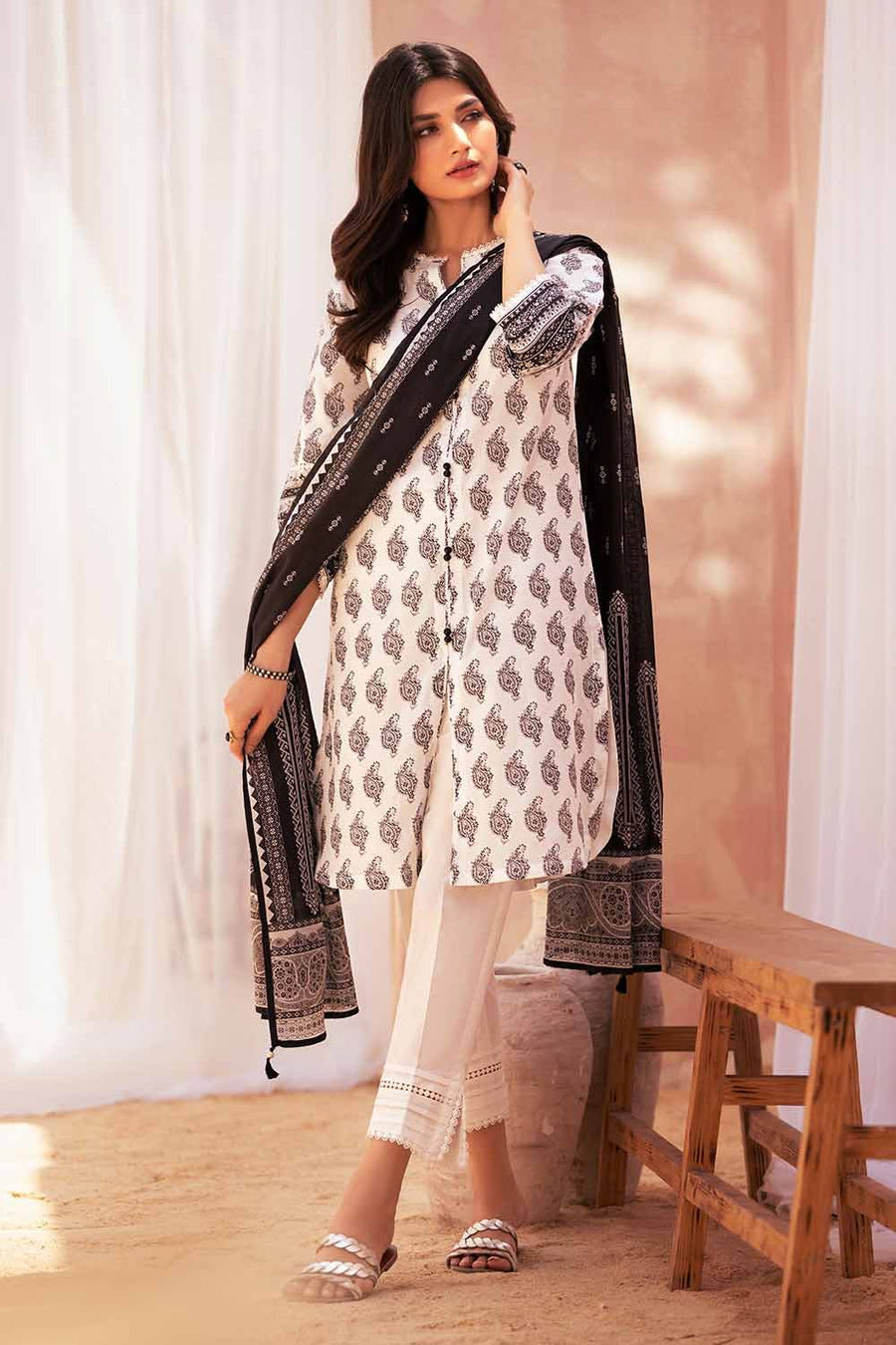 Gul Ahmed Black & White Printed Lawn Unstitched 3Pc Suit B-32028