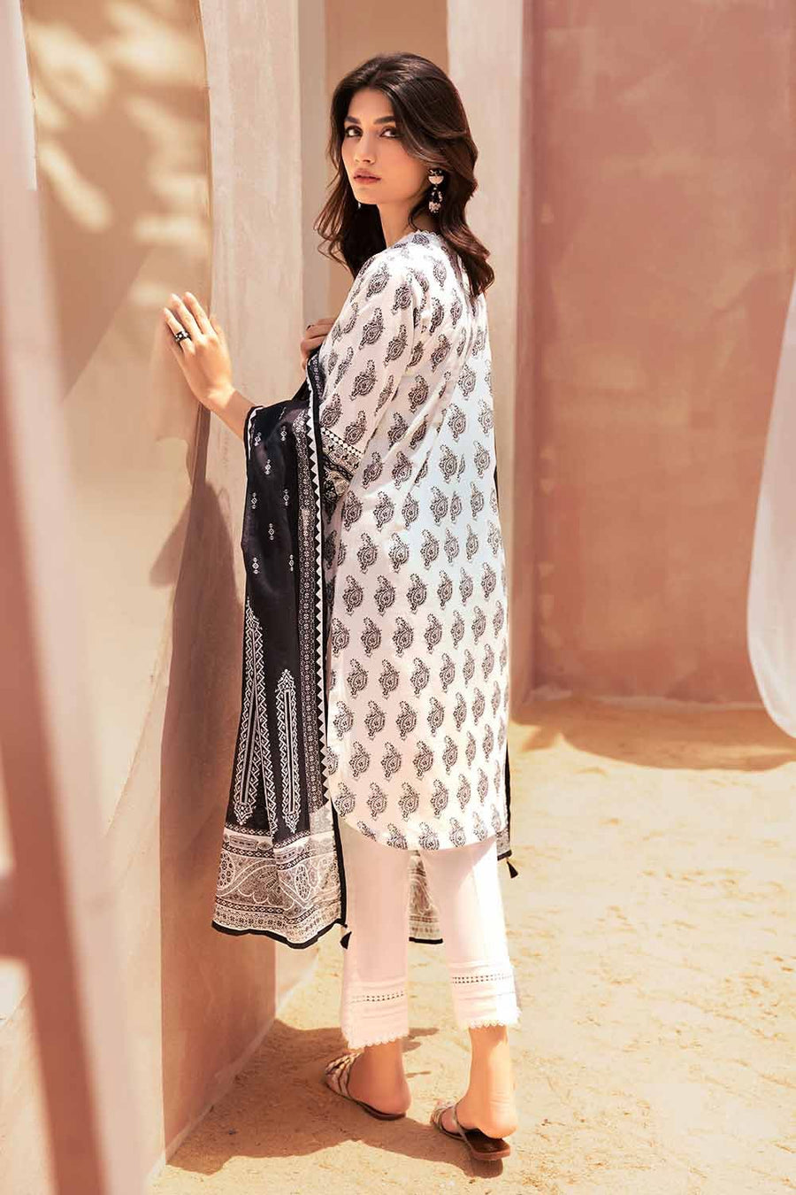 Gul Ahmed Black & White Printed Lawn Unstitched 3Pc Suit B-32028