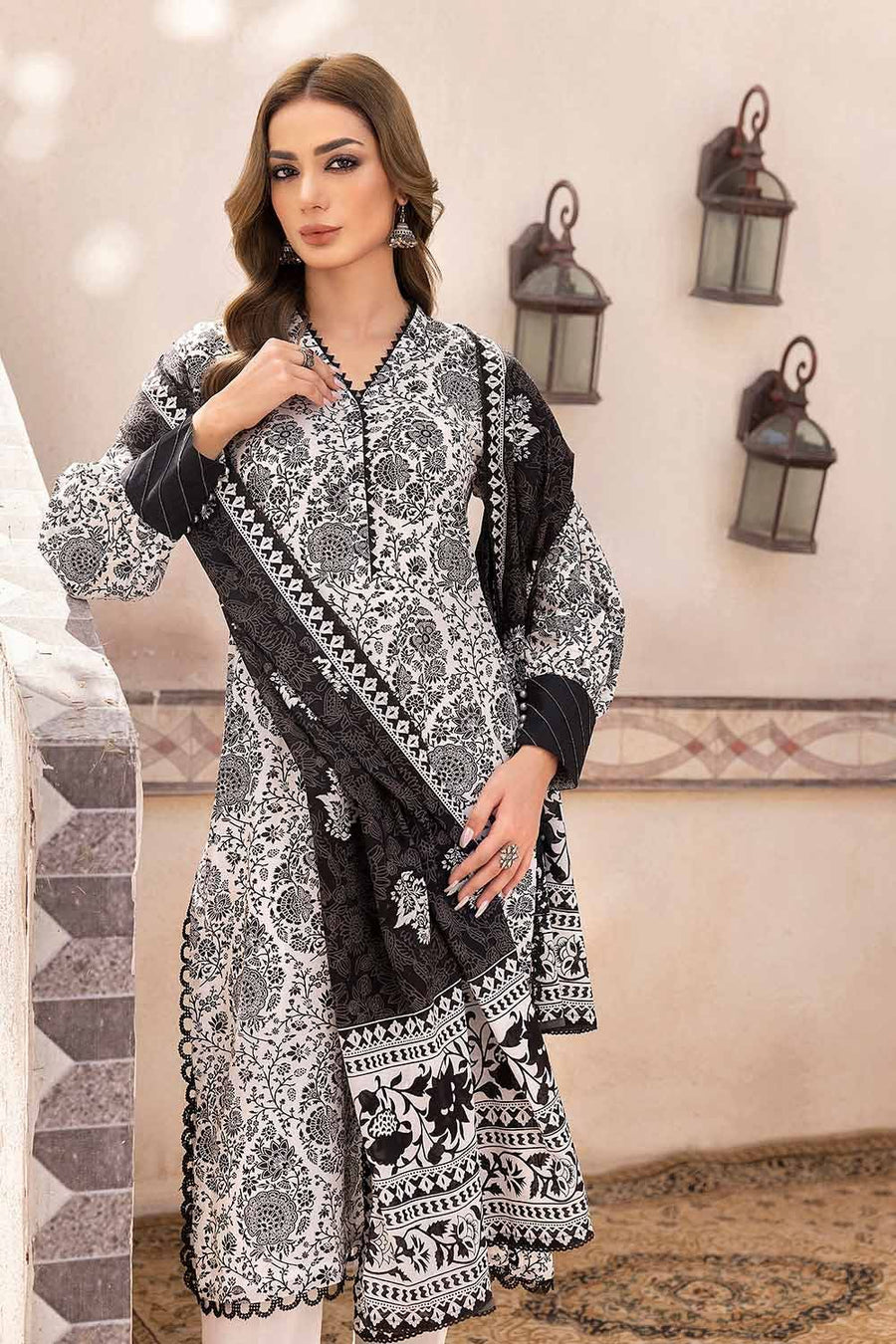 Gul Ahmed Black & White Printed Lawn Unstitched 3Pc Suit B-32031
