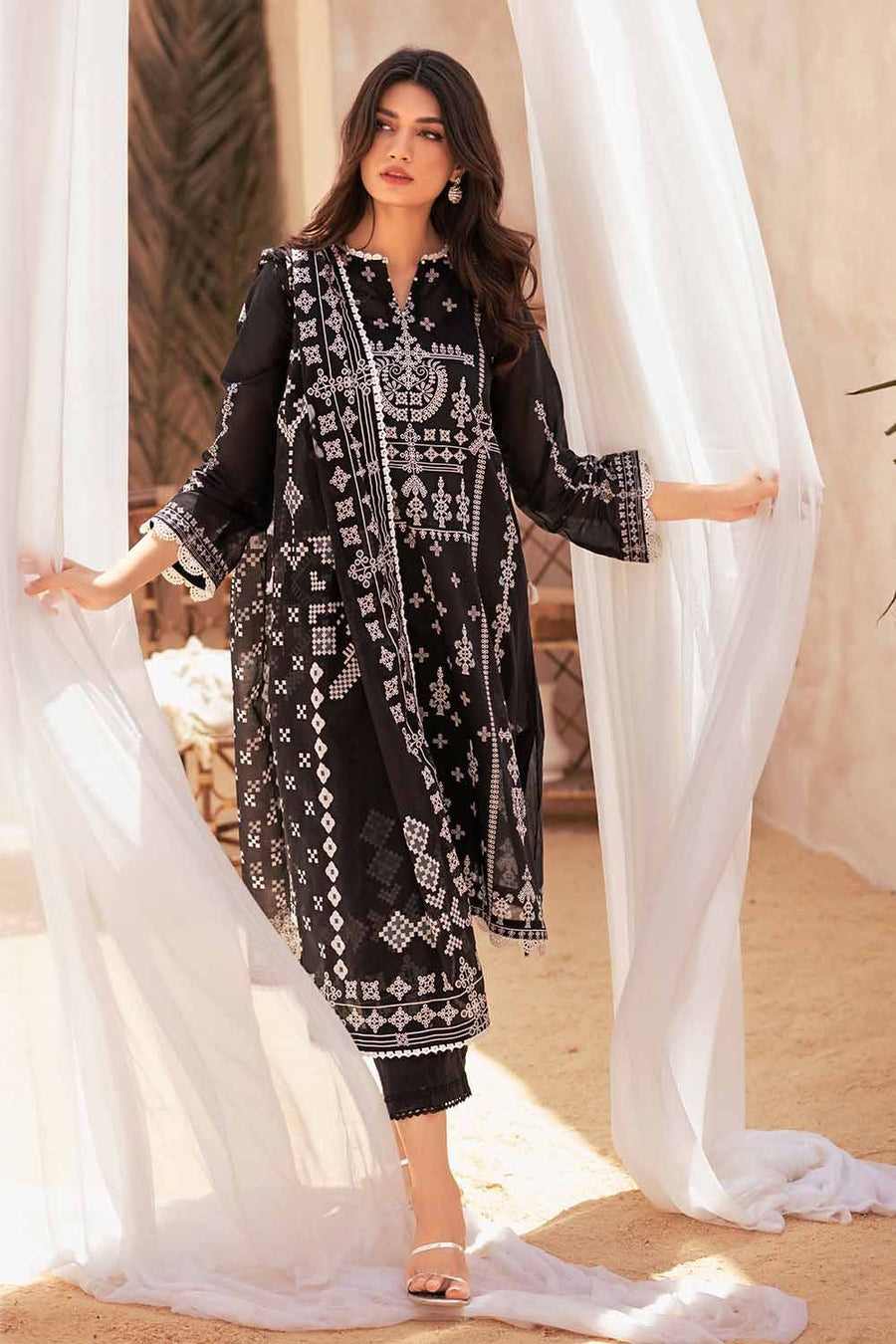 Gul Ahmed Black & White Printed Lawn Unstitched 3Pc Suit B-32038