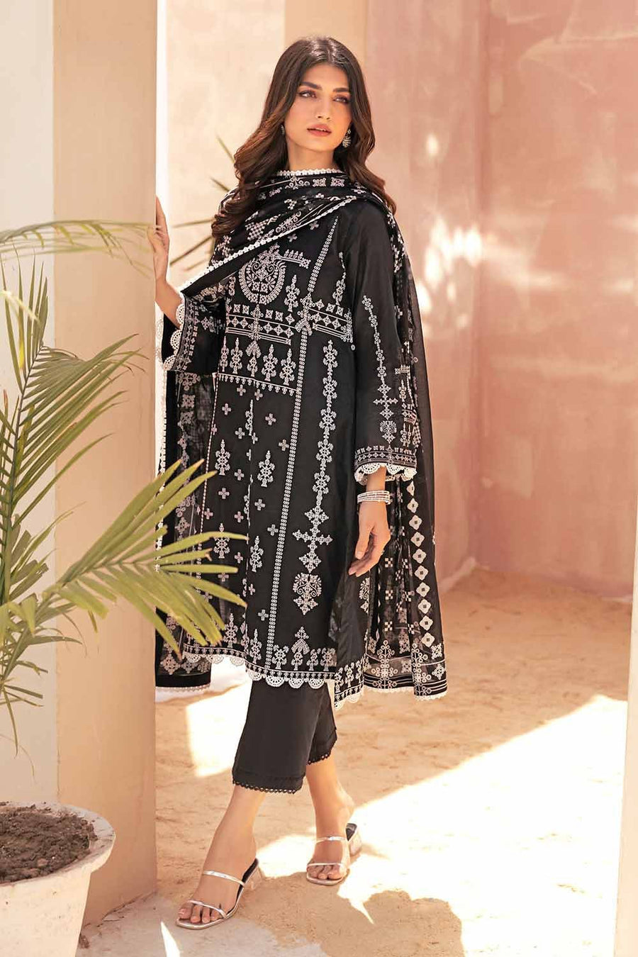 Gul Ahmed Black & White Printed Lawn Unstitched 3Pc Suit B-32038