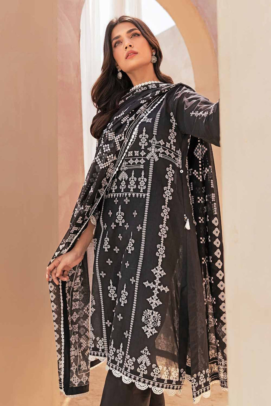 Gul Ahmed Black & White Printed Lawn Unstitched 3Pc Suit B-32038