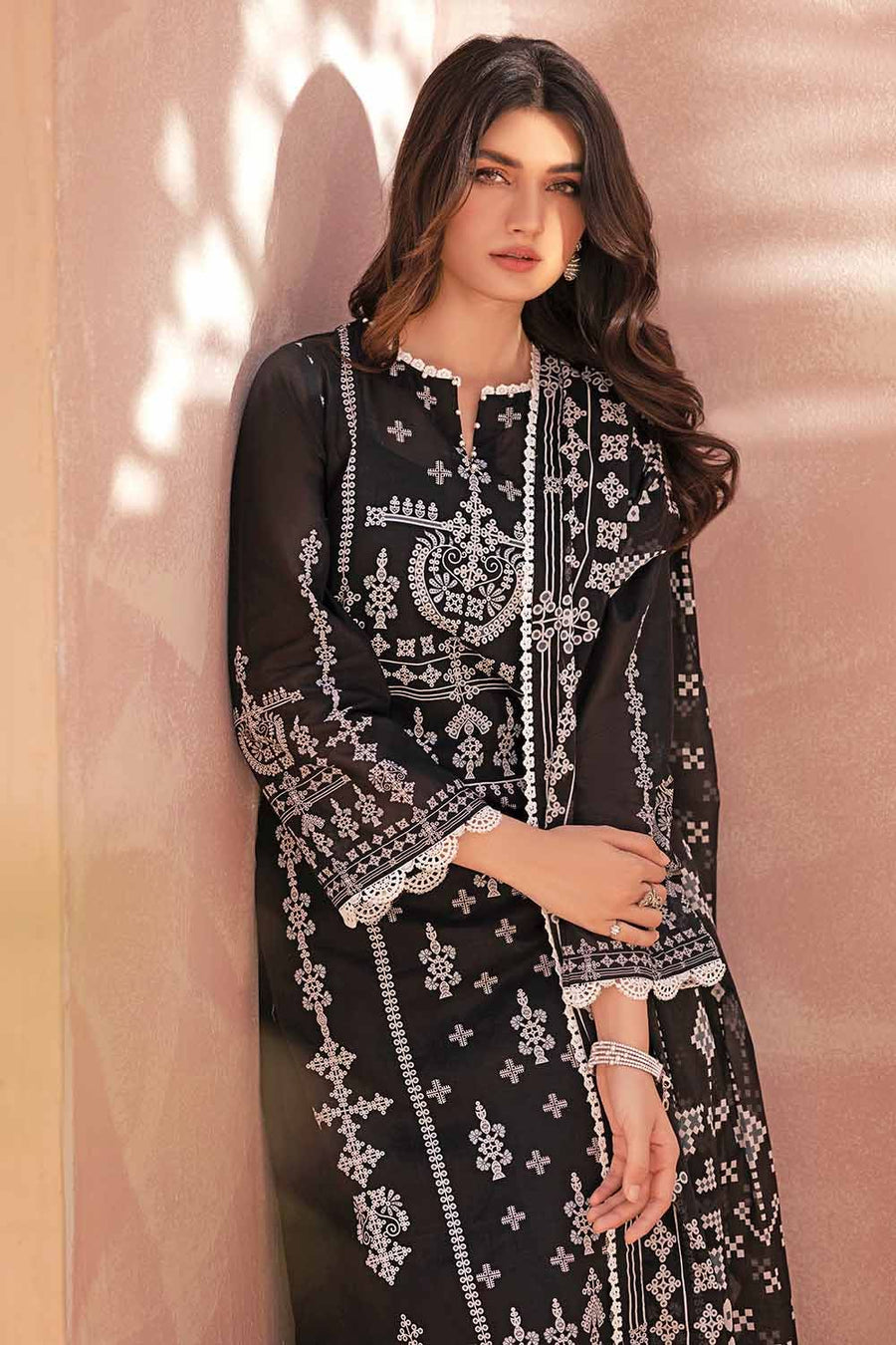 Gul Ahmed Black & White Printed Lawn Unstitched 3Pc Suit B-32038