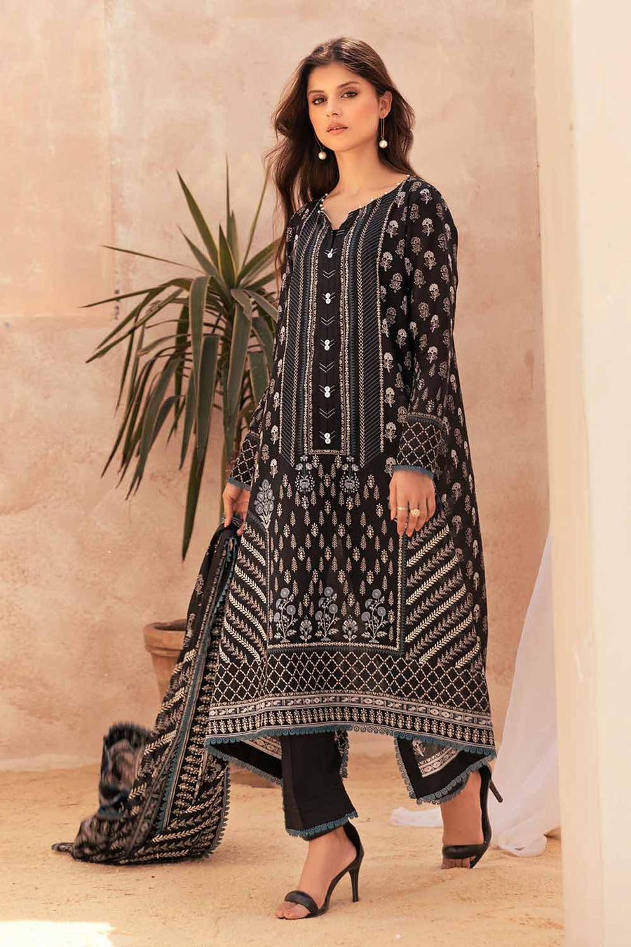 Gul Ahmed Black & White Printed Lawn Unstitched 3Pc Suit B-32040