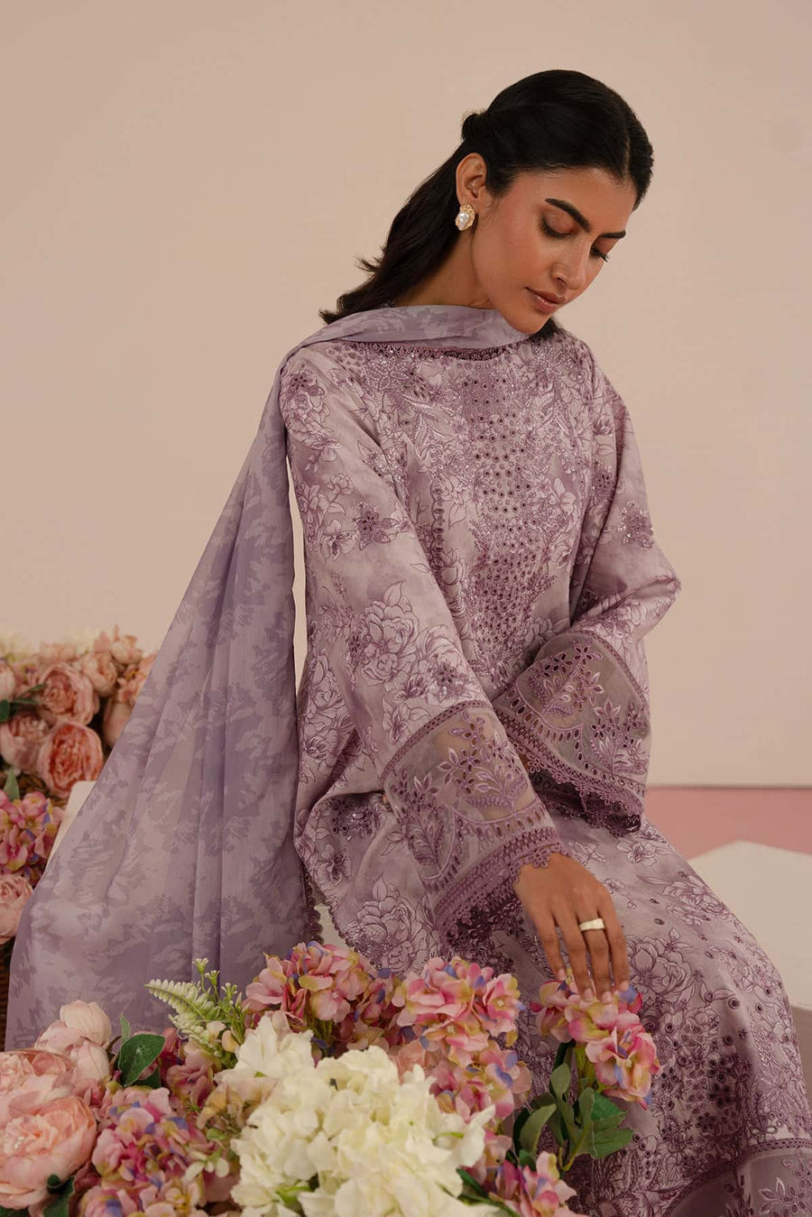 Afrozeh Floral Charm Embroidered Lawn Unstitched 3Pc Suit AL-25-V5-10 Bellerose