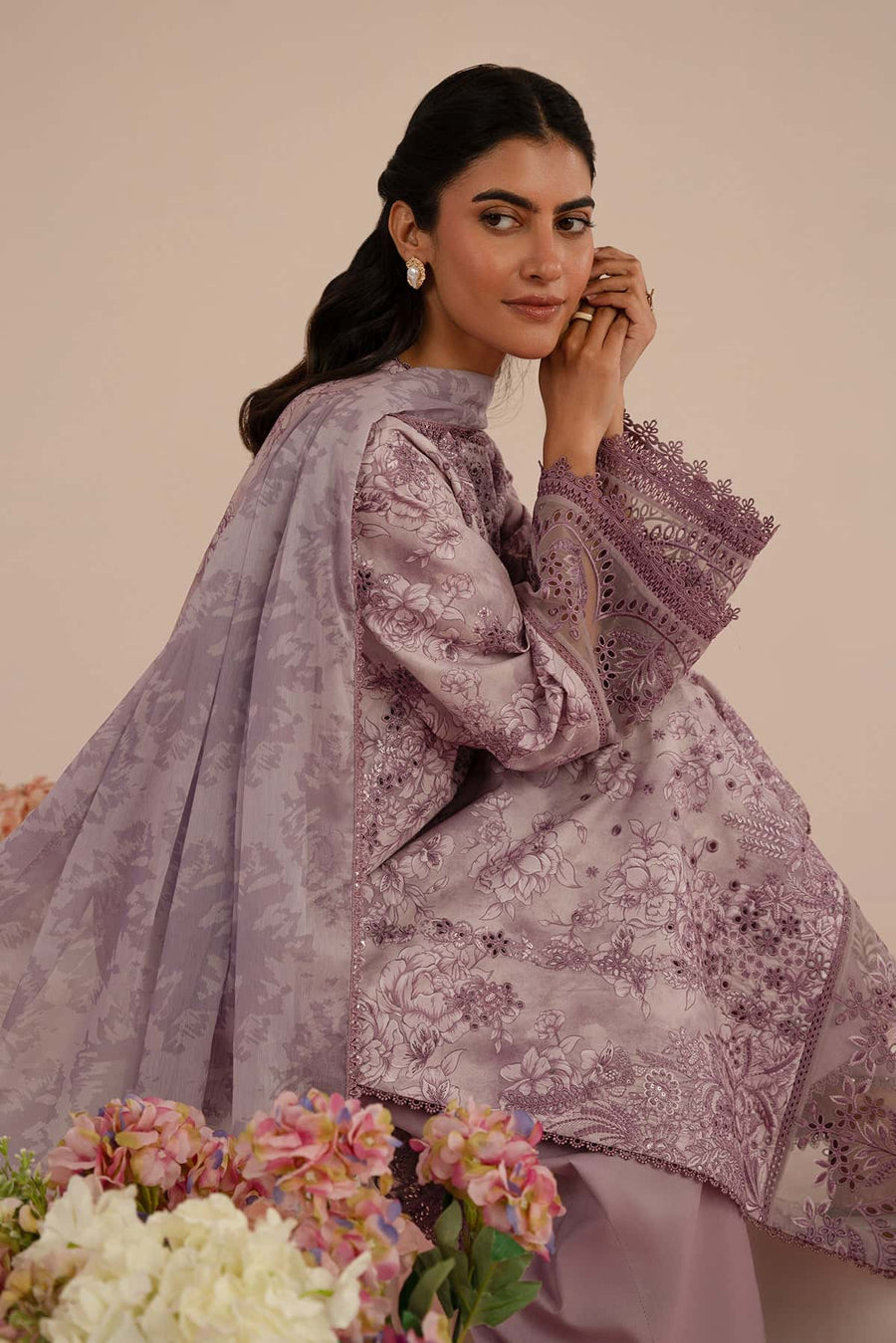 Afrozeh Floral Charm Embroidered Lawn Unstitched 3Pc Suit AL-25-V5-10 Bellerose