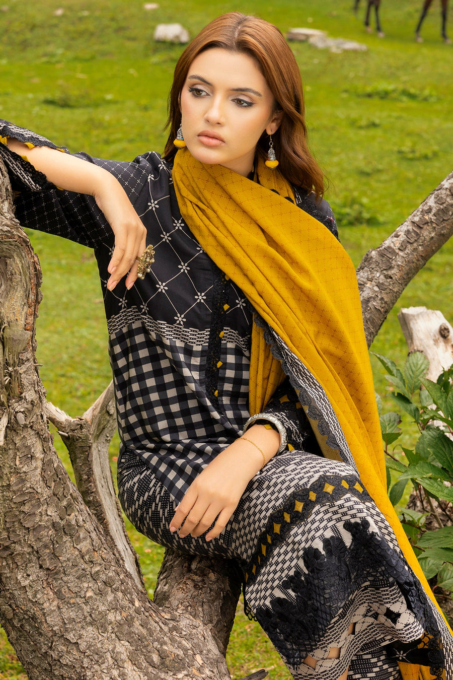Charizma Combination Embroidered Linen Unstitched 3Pc Suit CCW4-05