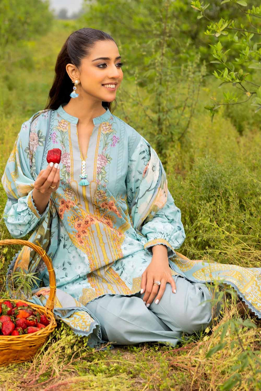 Gul Ahmed Printed Lawn Unstitched 3Pc Suit CL-42049B