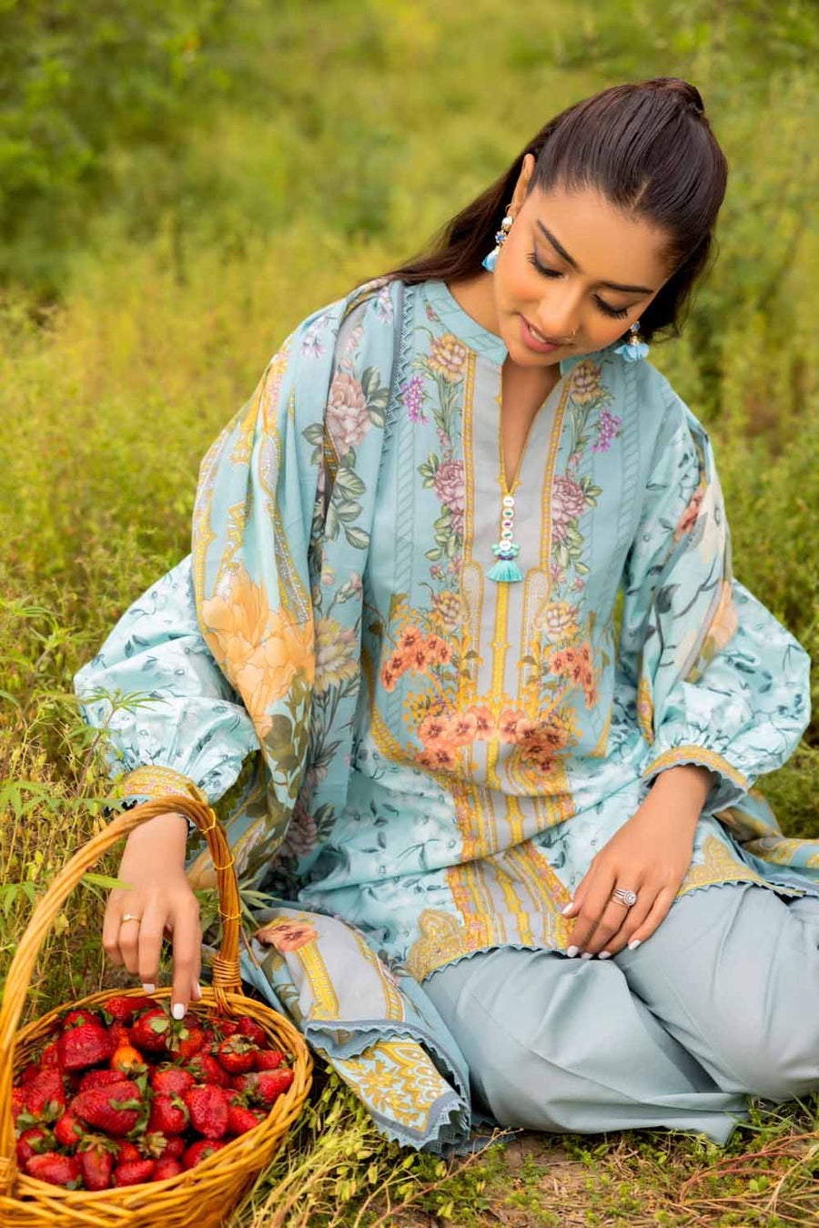 Gul Ahmed Printed Lawn Unstitched 3Pc Suit CL-42049B