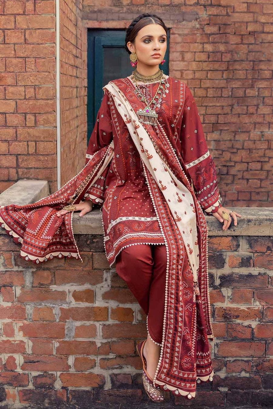 Gul Ahmed Printed Lawn Unstitched 3Pc Suit CL-42206