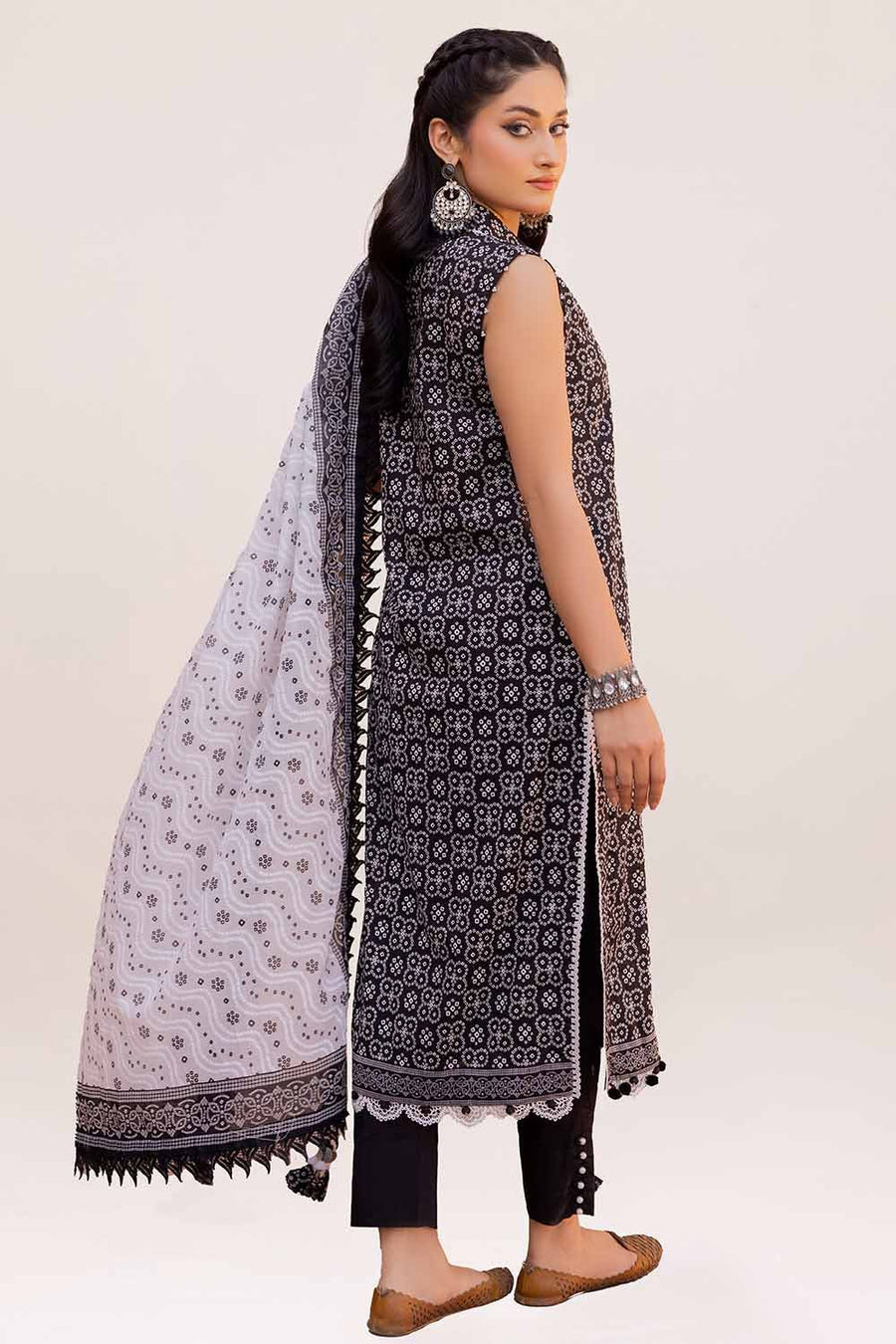 Gul Ahmed Printed Lawn Unstitched 3Pc Suit CL-42242A
