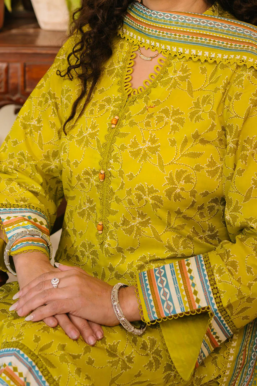 Gul Ahmed Tribute To Mother Unstitched Lawn 3Pc Suit CL-42301 A
