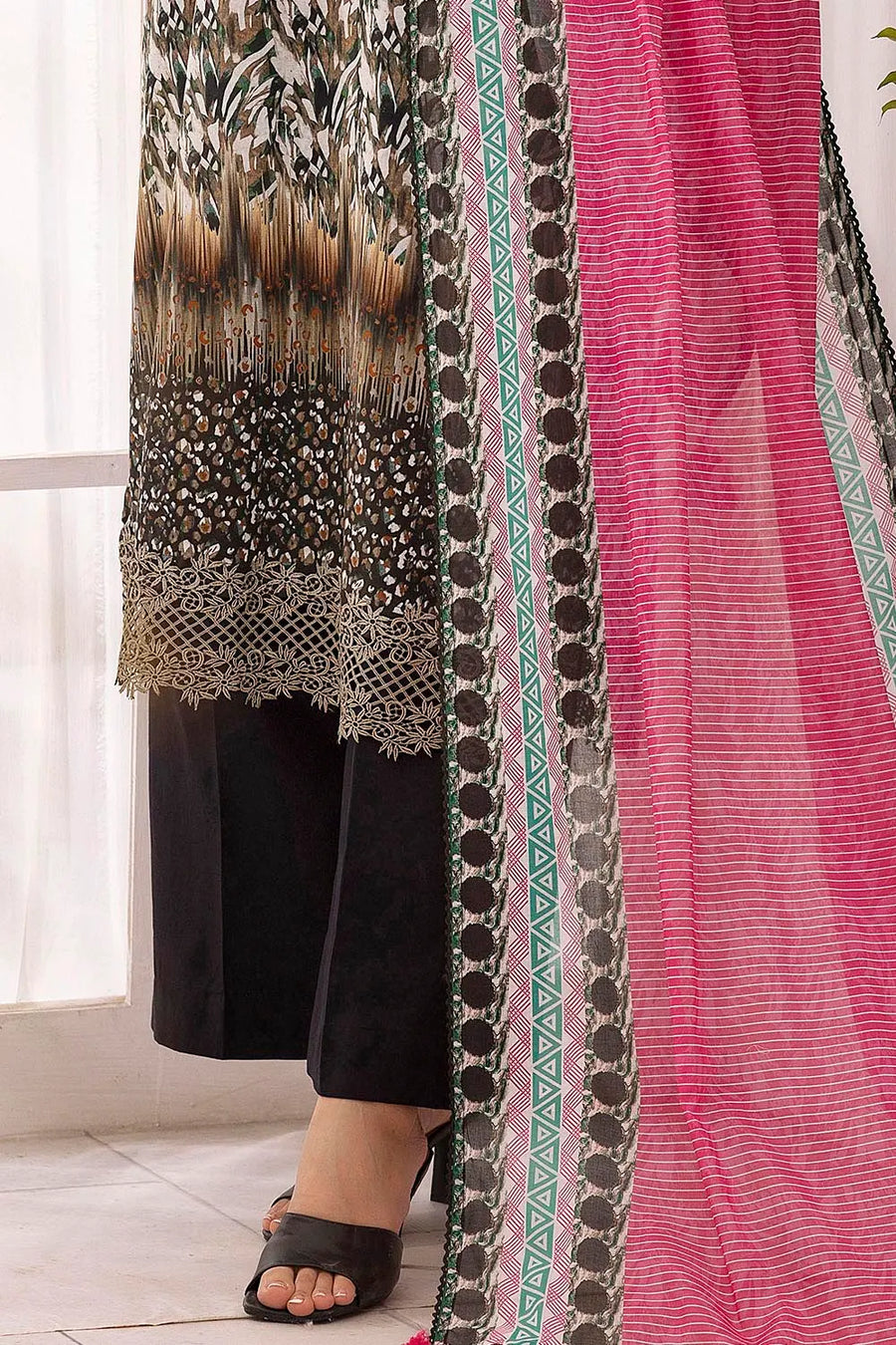 Gul Ahmed Timeless Allure Embroidered Lawn Unstitched 3Pc Suit CL-52314