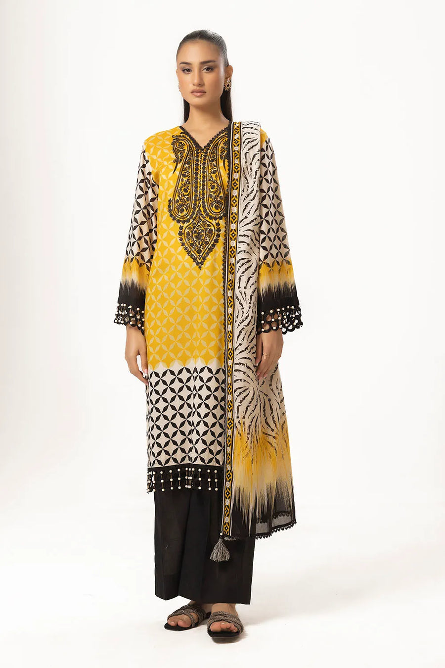 Gul Ahmed Timeless Allure Embroidered Lawn Unstitched 3Pc Suit CL-52316