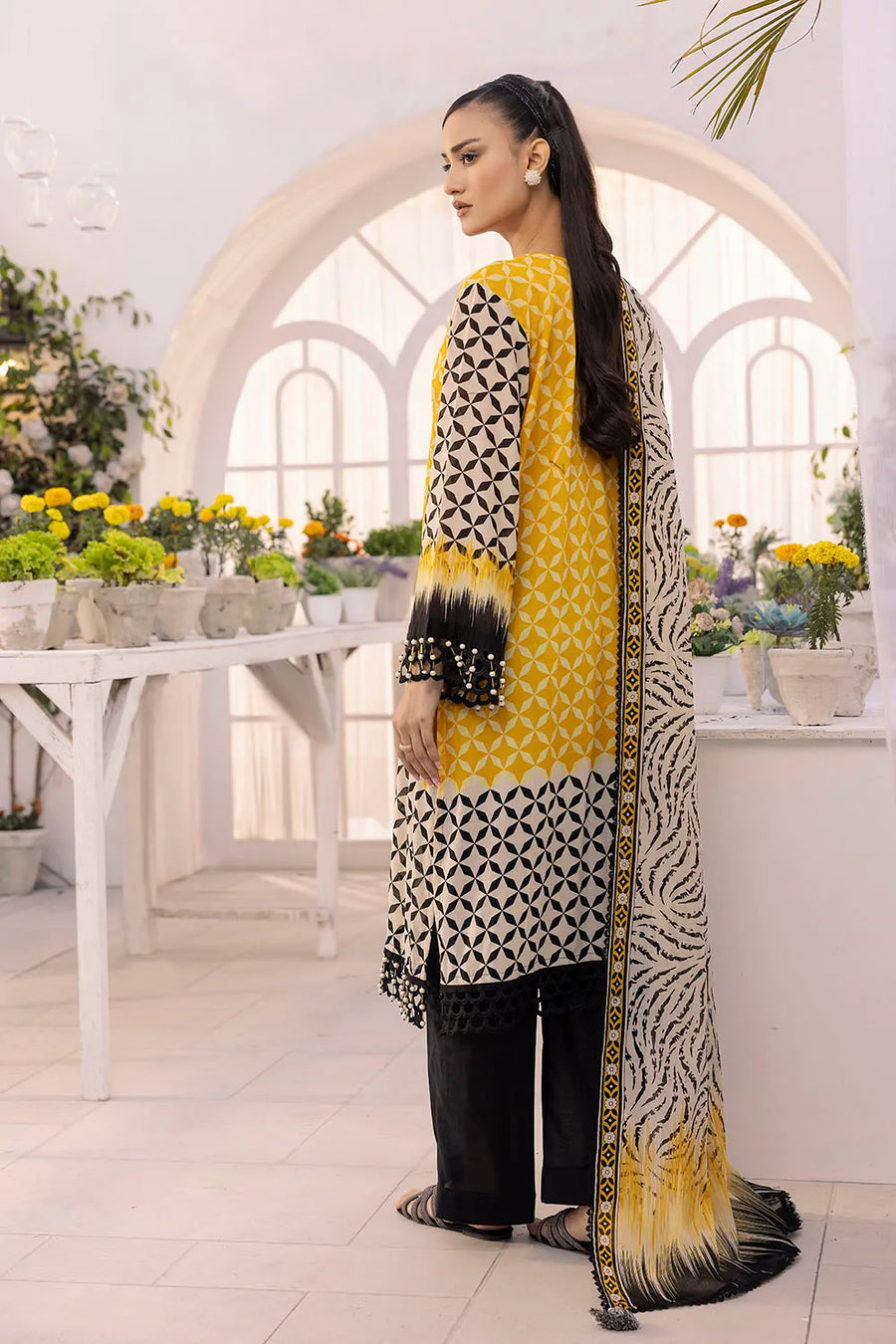 Gul Ahmed Timeless Allure Embroidered Lawn Unstitched 3Pc Suit CL-52316