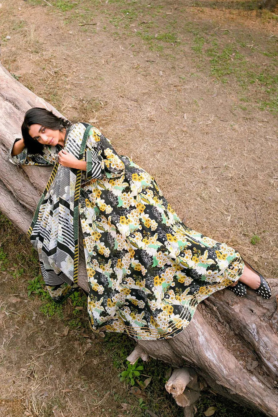 Gul Ahmed Dhoop Kinary Unstitched Printed Lawn 3Pc Suit CL-52487