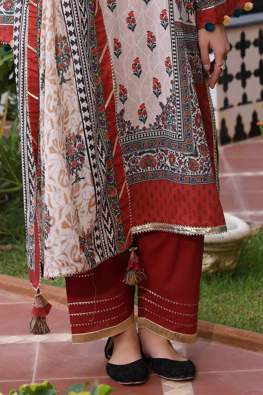 Gul Ahmed The joy Of Summer Printed Lawn Unstitched 3Pc Suit CL-52511