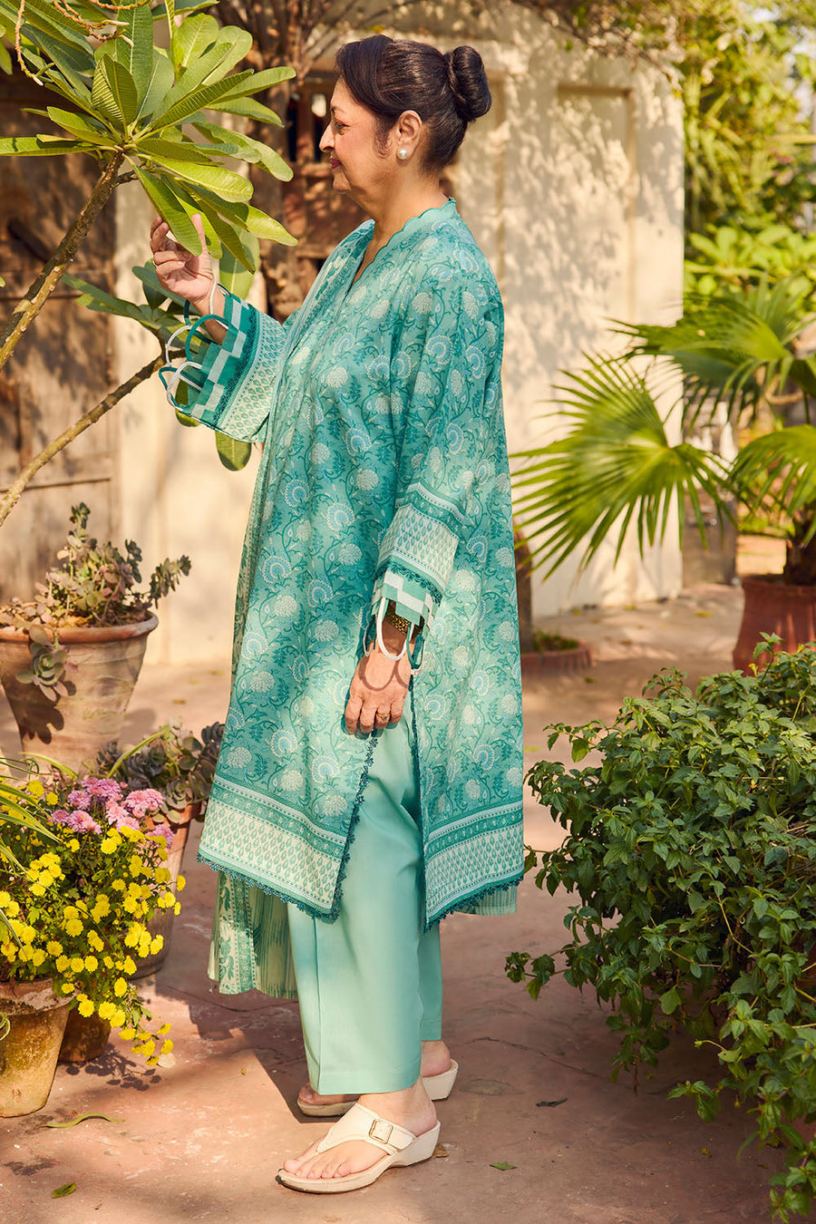 Gul Ahmed Tribute to Mothers Printed Lawn Unstitched 3Pc Suit CL-52692 B
