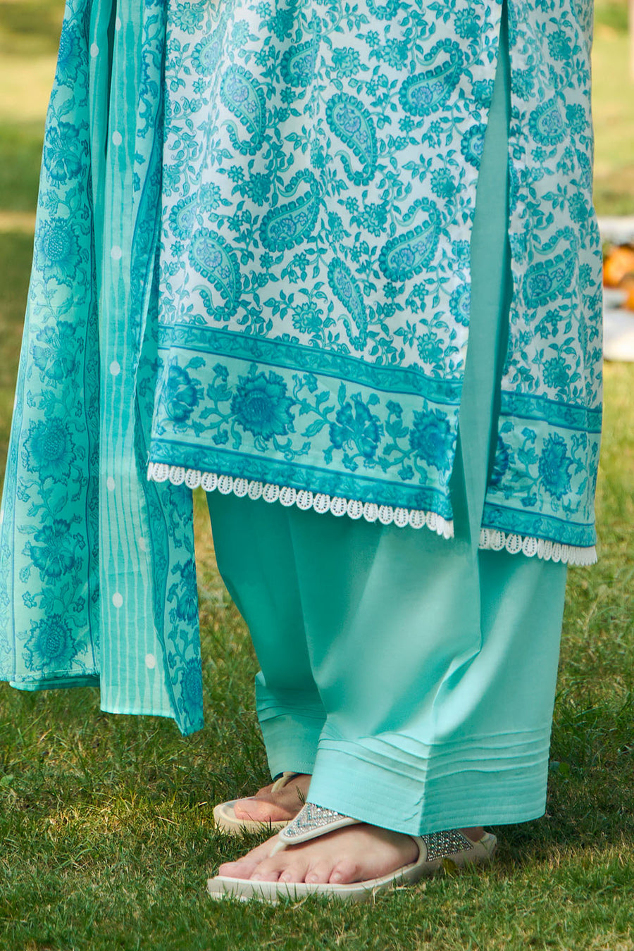 Gul Ahmed Tribute to Mothers Printed Lawn Unstitched 3Pc Suit CL-52704 A