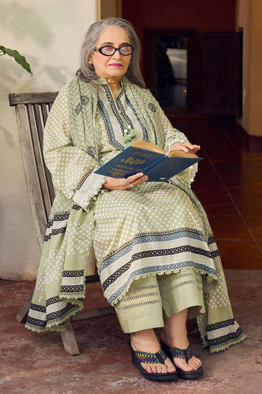 Gul Ahmed Tribute to Mothers Printed Lawn Unstitched 3Pc Suit CL-62103 B