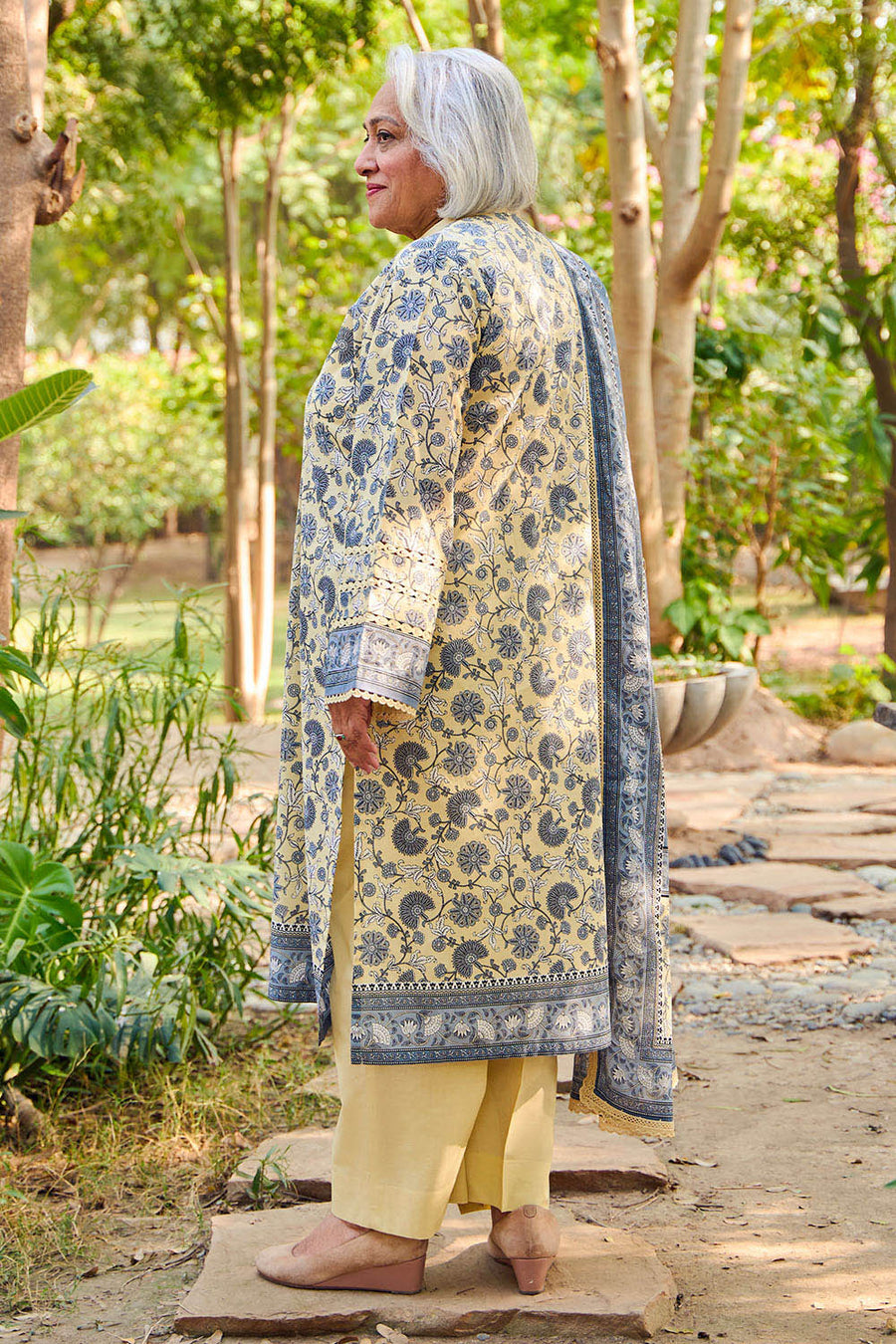 Gul Ahmed Tribute to Mothers Printed Lawn Unstitched 3Pc Suit CL-62104 B