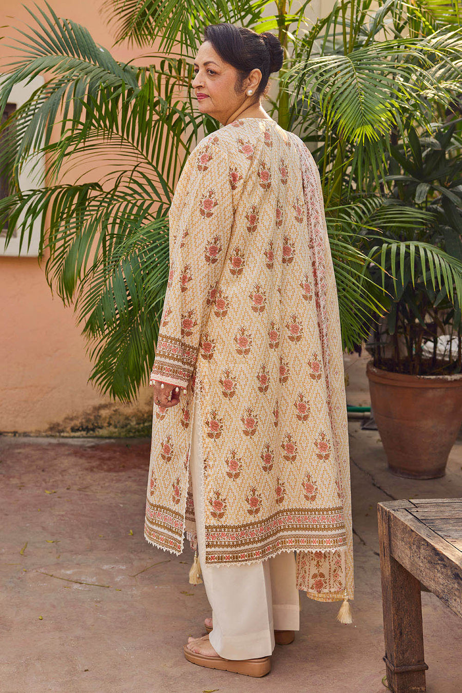 Gul Ahmed Tribute to Mothers Printed Lawn Unstitched 3Pc Suit CL-62107 A