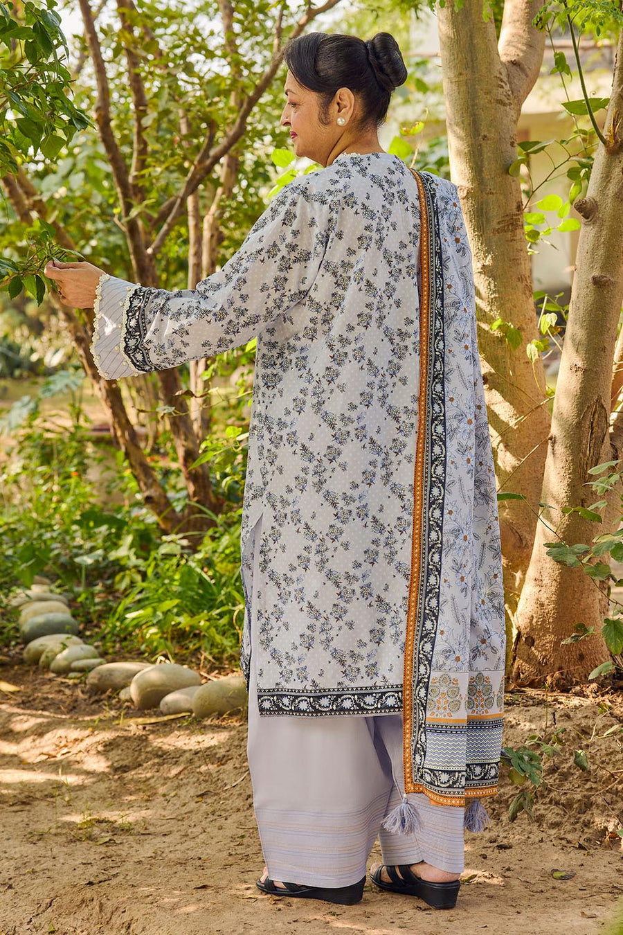 Gul Ahmed Tribute to Mothers Printed Lawn Unstitched 3Pc Suit CL-62115 A
