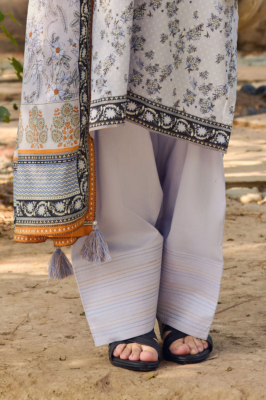 Gul Ahmed Tribute to Mothers Printed Lawn Unstitched 3Pc Suit CL-62115 A