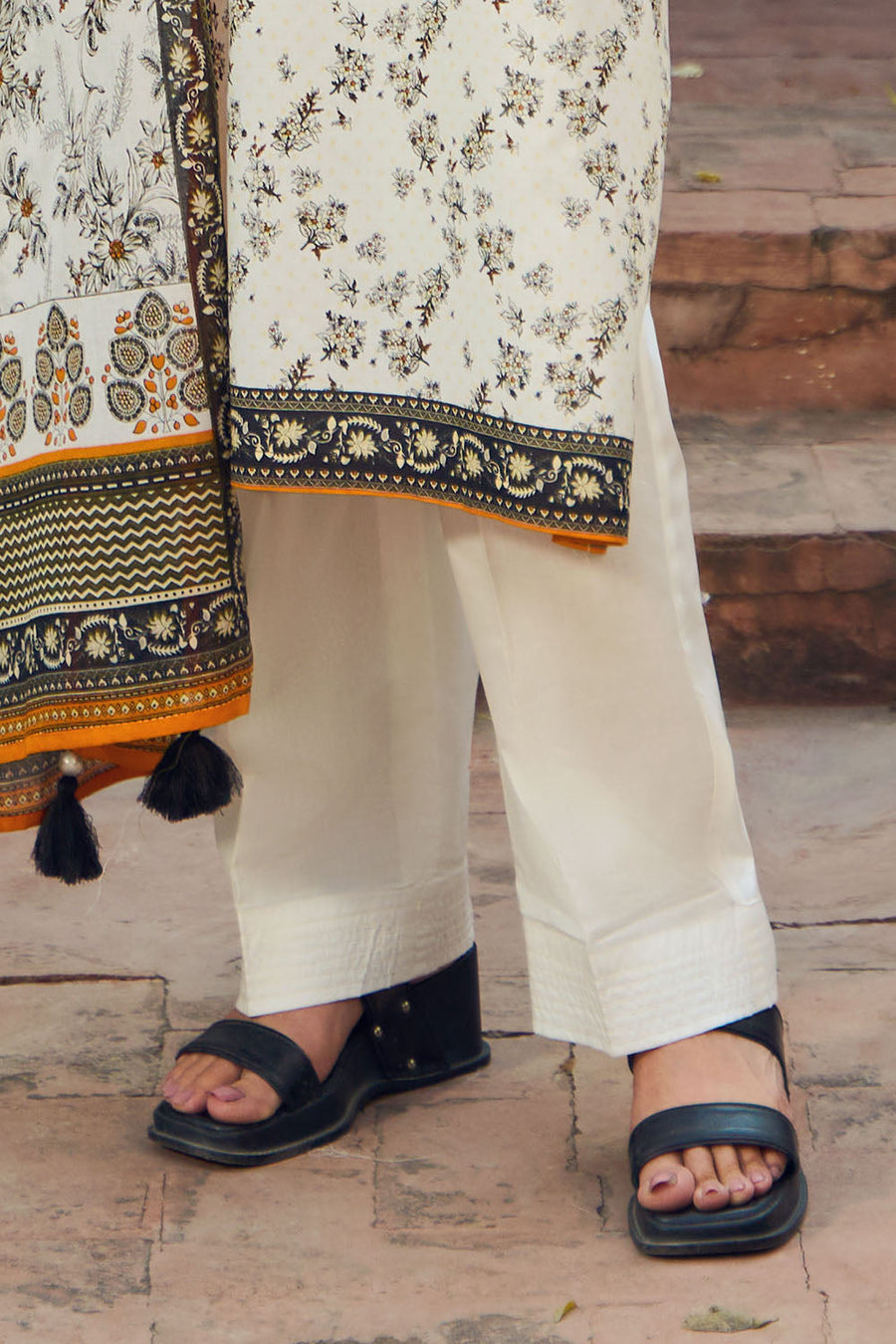 Gul Ahmed Tribute to Mothers Printed Lawn Unstitched 3Pc Suit CL-62115 B
