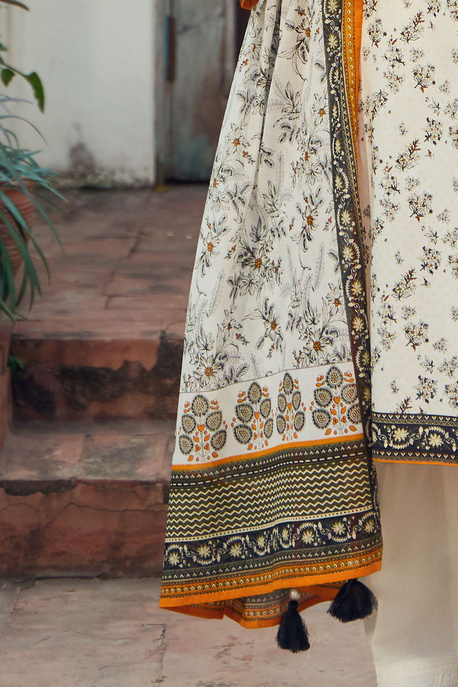 Gul Ahmed Tribute to Mothers Printed Lawn Unstitched 3Pc Suit CL-62115 B