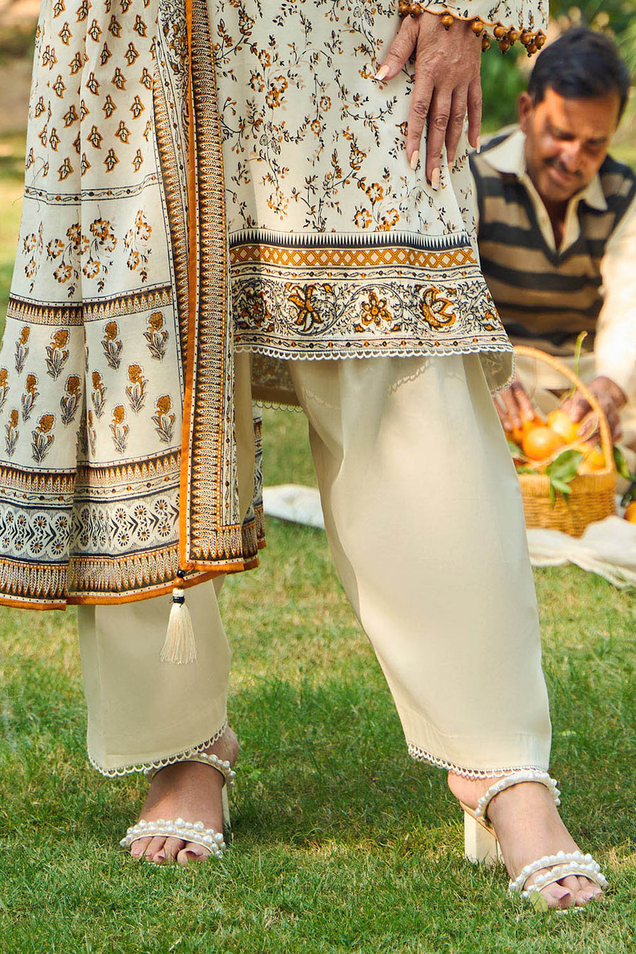 Gul Ahmed Tribute to Mothers Printed Lawn Unstitched 3Pc Suit CL-62117 A