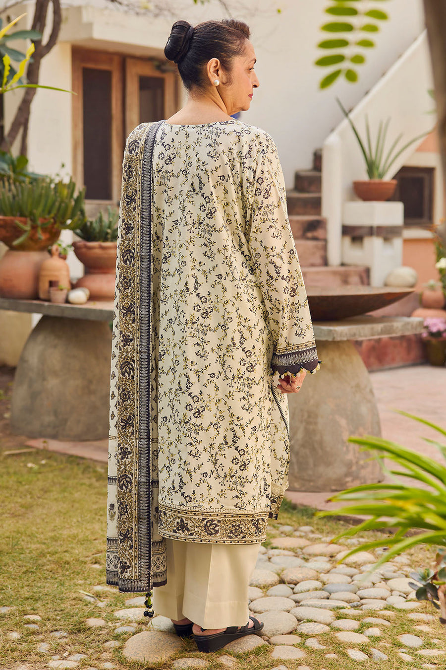 Gul Ahmed Tribute to Mothers Printed Lawn Unstitched 3Pc Suit CL-62117 B