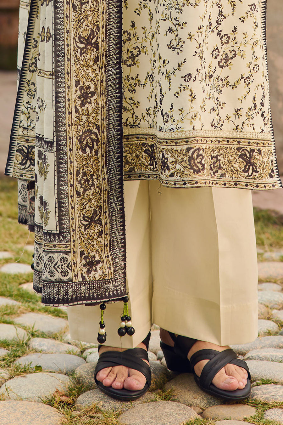 Gul Ahmed Tribute to Mothers Printed Lawn Unstitched 3Pc Suit CL-62117 B